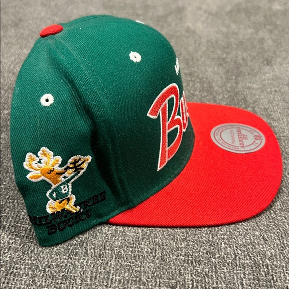 Milwaukee Bucks Mitchell & Ness SnapBack - Picture 2 of 5